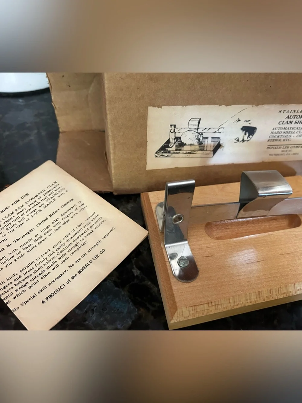 Automatic Clam Shucker Opener w/ Wood Handle/Natural Wood & Stainless steel. Exc